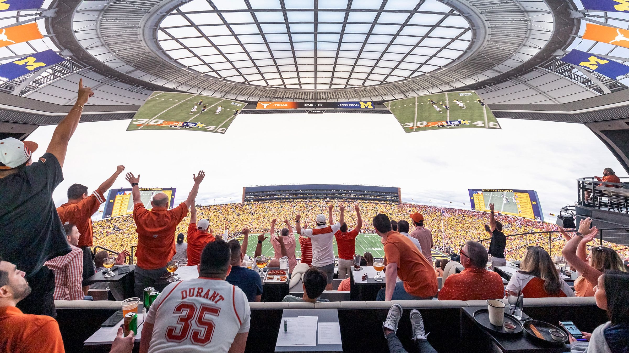 Complejo deportivo moderno